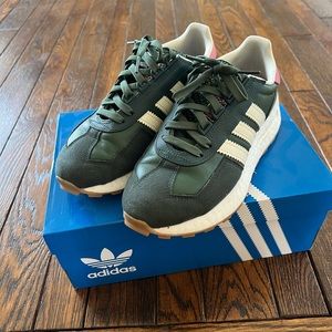 Forest Green Adidas Classics - Women’s Size 7 but fits an 8 best!